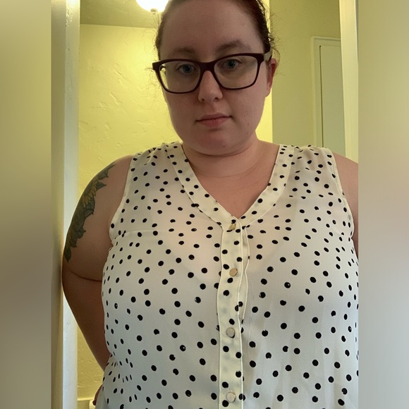 Maurices Button Down Dotted Tank Top Size L - Picture 5 of 9